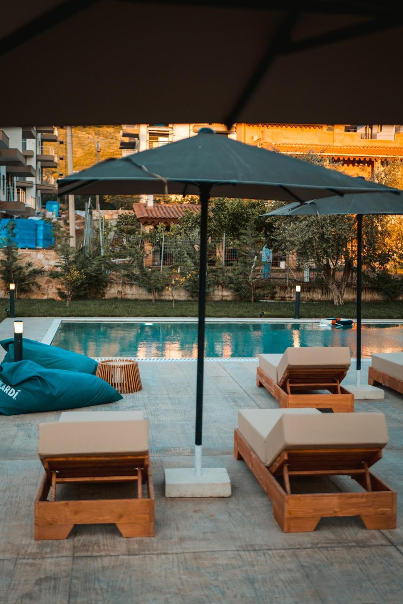 The Blue Wave Hotel ฮีมาเรอ ภายนอก รูปภาพ