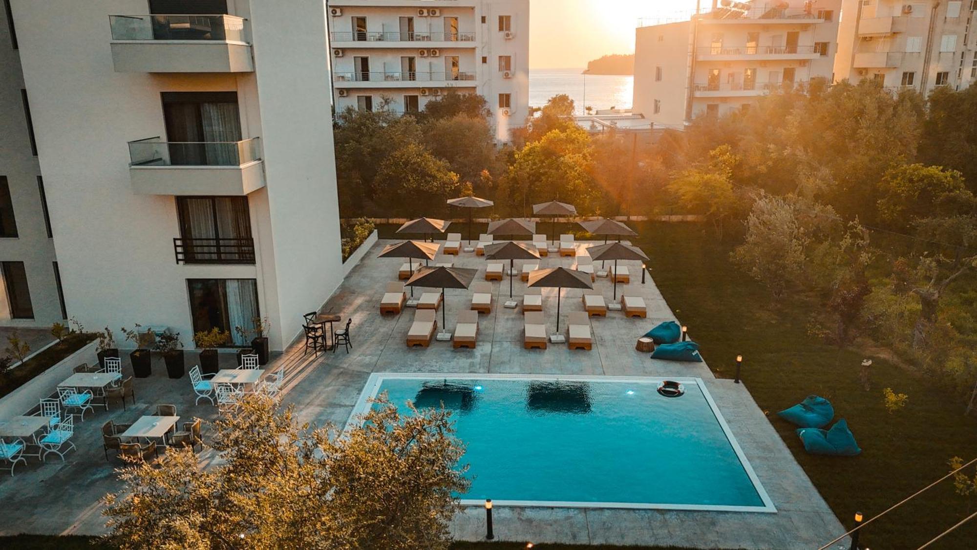 The Blue Wave Hotel ฮีมาเรอ ภายนอก รูปภาพ