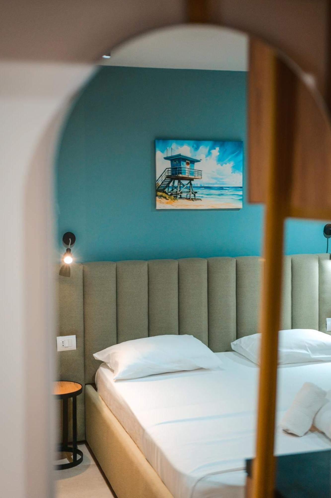 The Blue Wave Hotel ฮีมาเรอ ภายนอก รูปภาพ